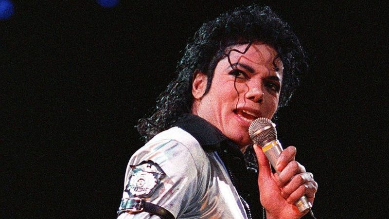 عکس؛ سفر در زمان؛ «مایکل جکسون در حال خوانندگی در 12 سالگی»؛ سال 1349