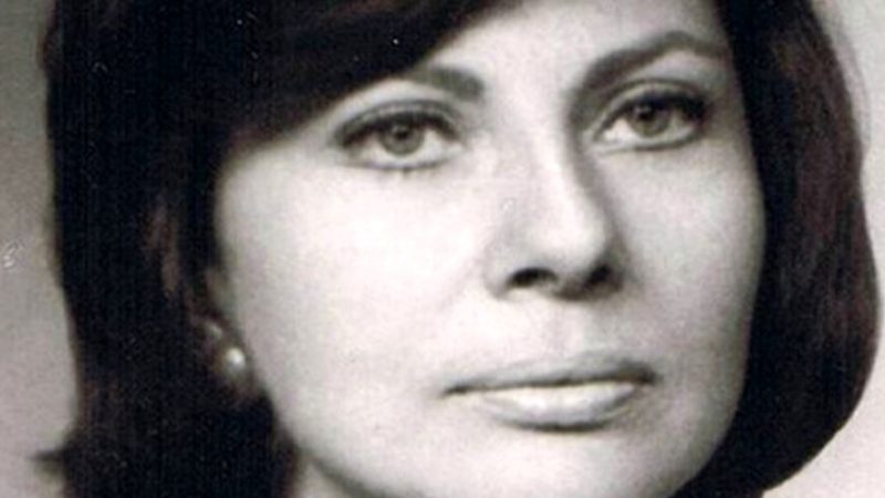 سفر در زمان؛ «ثریا اسفندیاری در کنار والدین، خواهران و برادران و اقوام»؛ دهه 30 