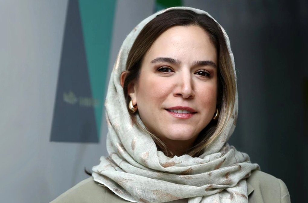 ست کت و شلوار شیک ستاره پسیانی در عمان؛ جذاب اما شدیدا چروک!