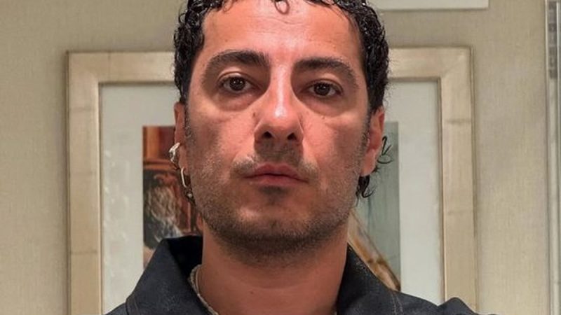 استایل جدید نوید محمدزاده از داخل سرویس بهداشتی! + عکس شوکه کننده 