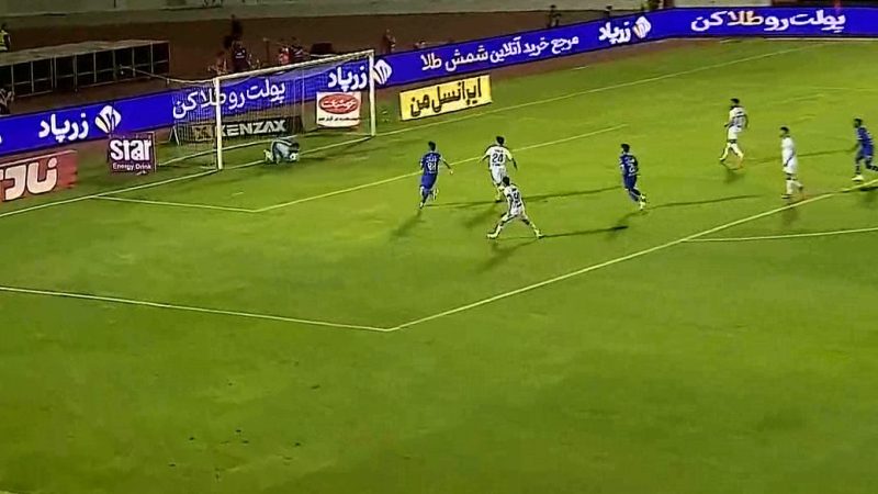 ضربه خطرناک رامین رضاییان روی دروازه ملوان 