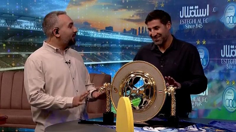 شوخی بیک زاده با مجری پرسپولیسی: تا یک سال سمت من نیا 