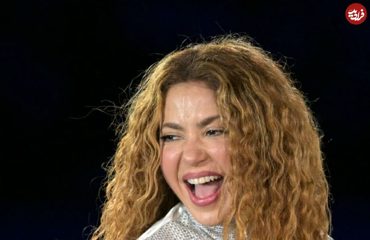 عکس؛ سفر در زمان؛ ظاهر «شکیرا» در حال اجرای کنسرت در 24 سالگی؛ سال 1380