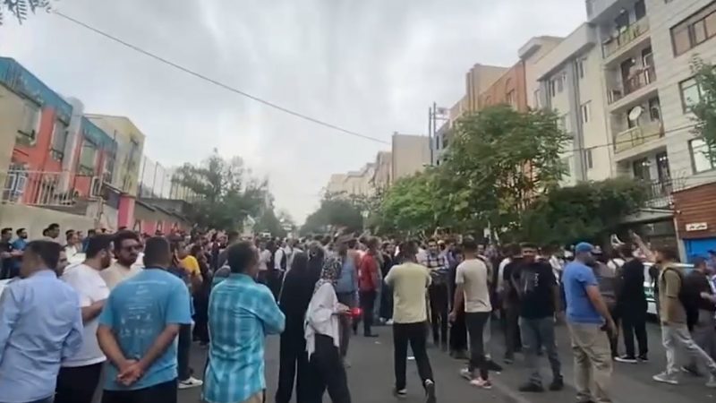 عصبانیت و اعتراض هواران استقلال نسبت به وضعیت این روزهای این تیم 