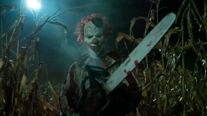 فیلم clown in a cornfield؛ خلاصه داستان و بازیگران فیلم دلقک در مزرعه ذرت 