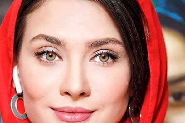 عکس های  دکوراسیون جذاب خانه مجردی ساناز سعیدی با قاب عکس نقاشی خودش ! / بی عشق سر مکن که دلت پیر می شود !