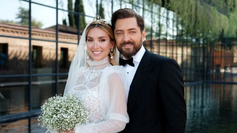 گردنبند زیبا و گران قیمت مینا مختاری همسر بهرام رادان + عکس‌جذاب 