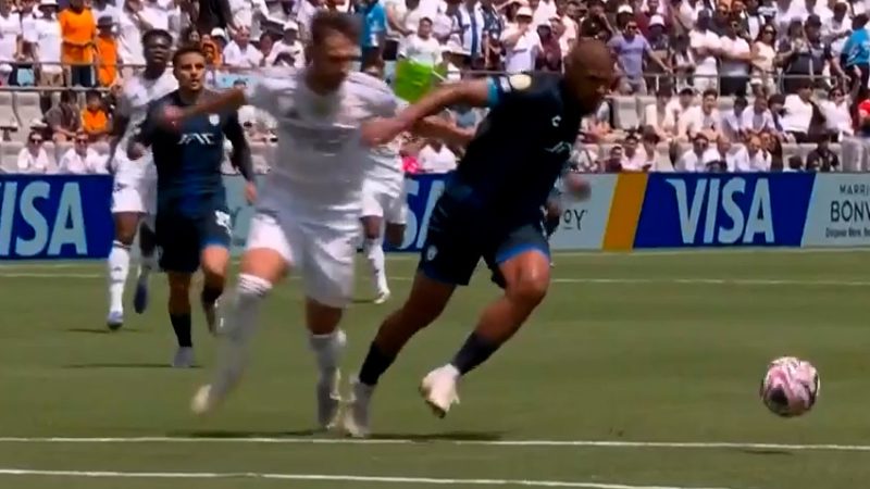 اخراج آسنسیو مدافع رئال مادرید مقابل پاچوکا