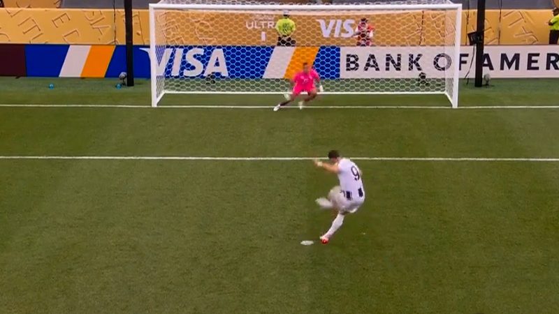 گل چهارم یوونتوس به ویدادکازابلانکا با پنالتی (ولاهوویچ)