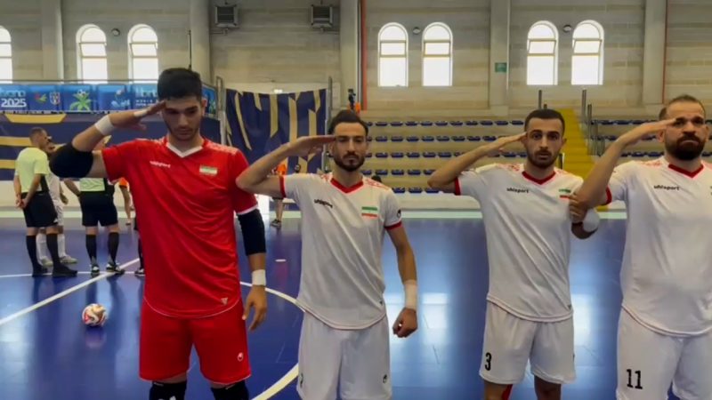 احترام نظامی فوتسالیست‌های ناشنوای ایران در ایتالیا 