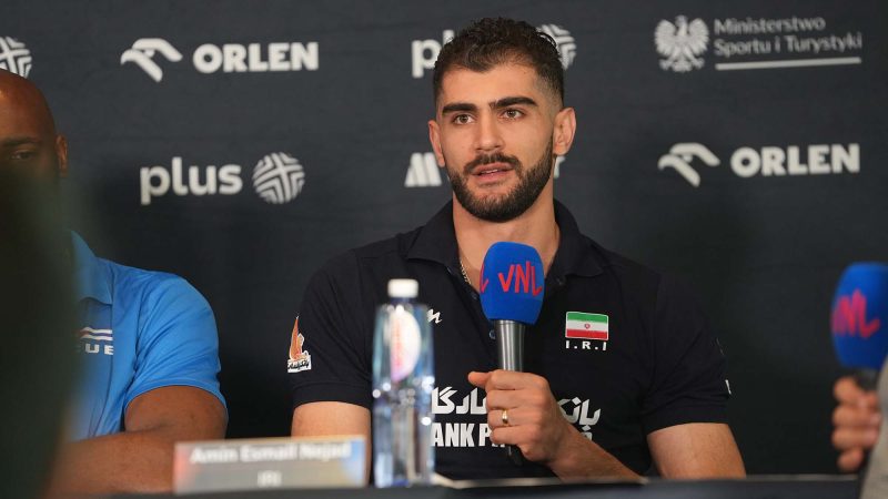 اسماعیل‌نژاد در آستانه بازی حساس: لهستانی‌ها دیوانه‌وار عاشق والیبال‌اند