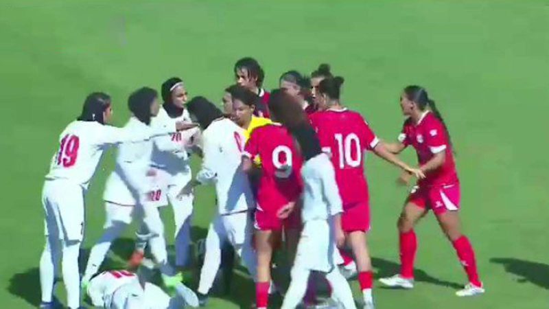 درگیری فیزیکی در دیدار دختران ایران و لبنان؛ نیمه نخست ناآرام گذشت