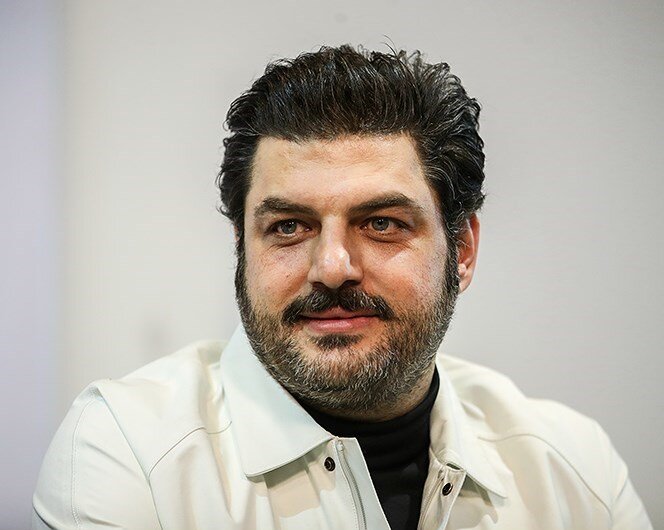 عکس/ چهره جدید سام درخشانی در یک سریال جدید/ اقای بازیگر را با این تیپ و قیافه ندیده اید