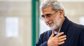عکس؛ سفر به تاریخ؛ «سردار اسماعیل قاآنی» با چشم مجروح روی قایق در جبهه؛ دهۀ ۶۰
