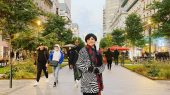 عکس/ فلور نظری با یک تیپ شیک در خیابان های آلمان/ خانم بازیگر انگار نه انگار که 57 ساله است