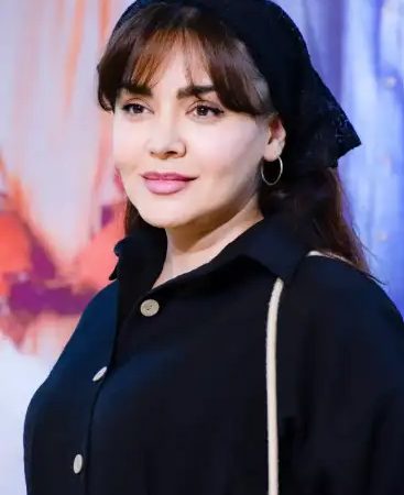 عکس/ تیپ جذاب ندا قاسمی در تئاترشهر 