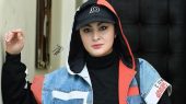 عکس/ استایل خاص مریم مومن در کیش/ خانم بازیگر کنار دریا