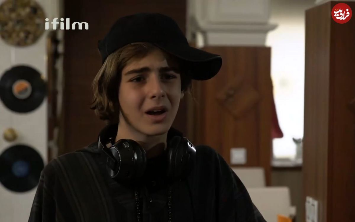 سفر در زمان ، «مانی پسر منیره» سریال بچه مهندس در ۱۹ سالگی