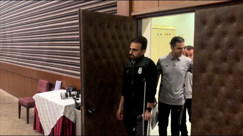 حضور عرب براقی با پای مصدوم در سمینار دانش افزایی