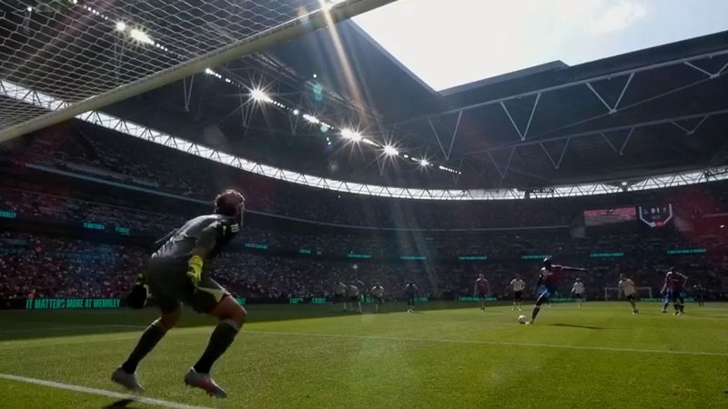 گل اول کریستال پالاس به لیورپول (پنالتی – ماتتا)