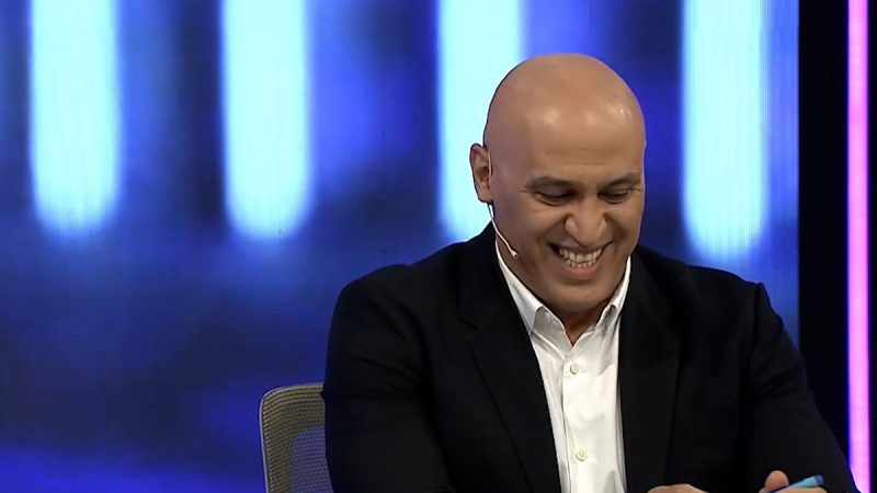مهدی توتونچی: فکر کنم علی‌آقا بازهم باتری شما تموم شد! 