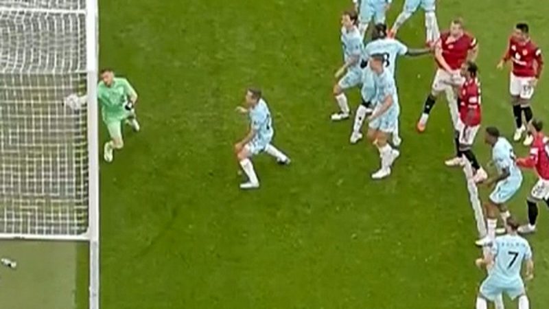 گل اول منچستریونایتد به برنلی (گل به خودی جوش کولن)