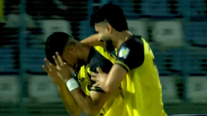 گل اول سپاهان به ملوان توسط آریا یوسفی