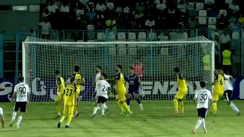 گل دوم ملوان به سپاهان که توسط داور مردود اعلام شد 
