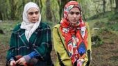 عکس/ تصویری جذاب آدرینا صادقی با لباس فارغ التحصیلی در لندن