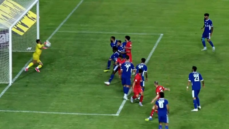 واکنش دیدنی دروازه بان استقلال مانع از گلزنی تراکتور شد