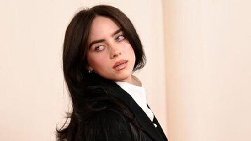 تصاویر؛ سفر در زمان؛ چهره «بیلی ایلیش، خواننده زن مشهور» در ۲۴ سالگی 