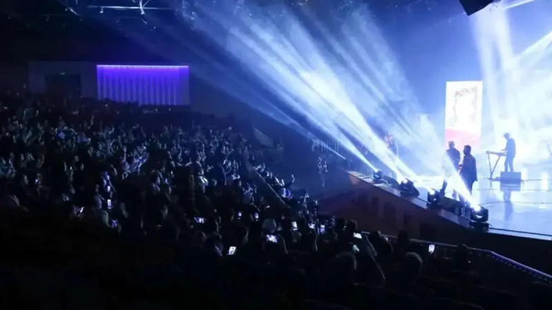 مشهور و «ای ایران» که با دخترش نواخت