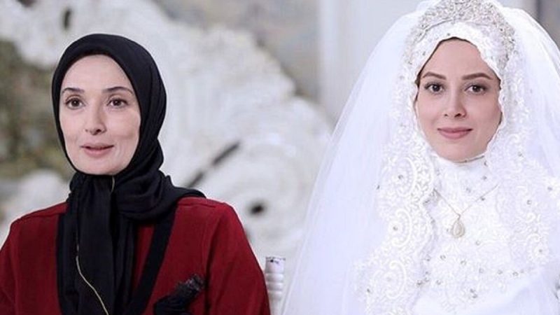 عکس ژست جنجالی اما عجیب خانم  بازیگر لیسانسه‌ها