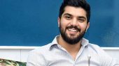 عکس/ خانواده باکلاس سینا مهراد ؛ آقای بازیگر در کنار مادر و پدرش سعید سهیلی 