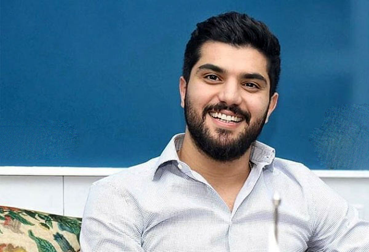 عکس/ خانواده باکلاس سینا مهراد ؛ آقای بازیگر در کنار مادر و پدرش سعید سهیلی