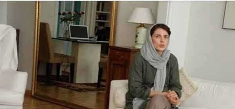 عکس/ گریه و زاری لیلا حاتمی روی خاک مادرش زری خوشکام