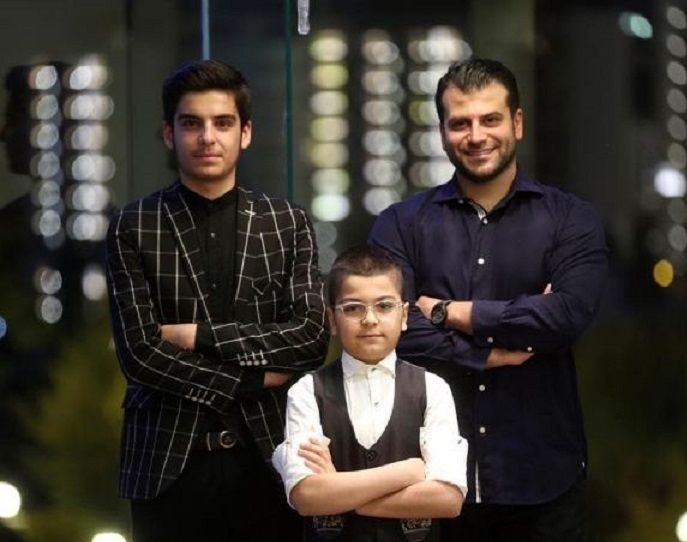 عکس؛ پدر و مادر جوان و باکلاس مانی رحمانی را دیده اید؟