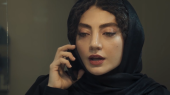 عکس/ پرتره‌ای زیبا و متفاوت از هلن نقی‌لو در حال آرایش کردن