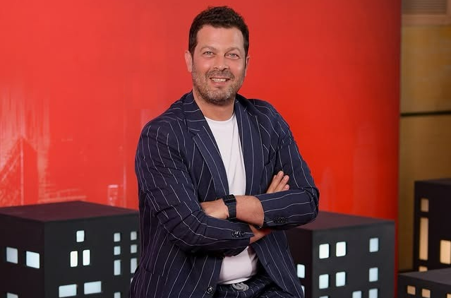 عکس/ ژست خاص پژمان بازغی در آستانه 51 سالگی سوژه شد