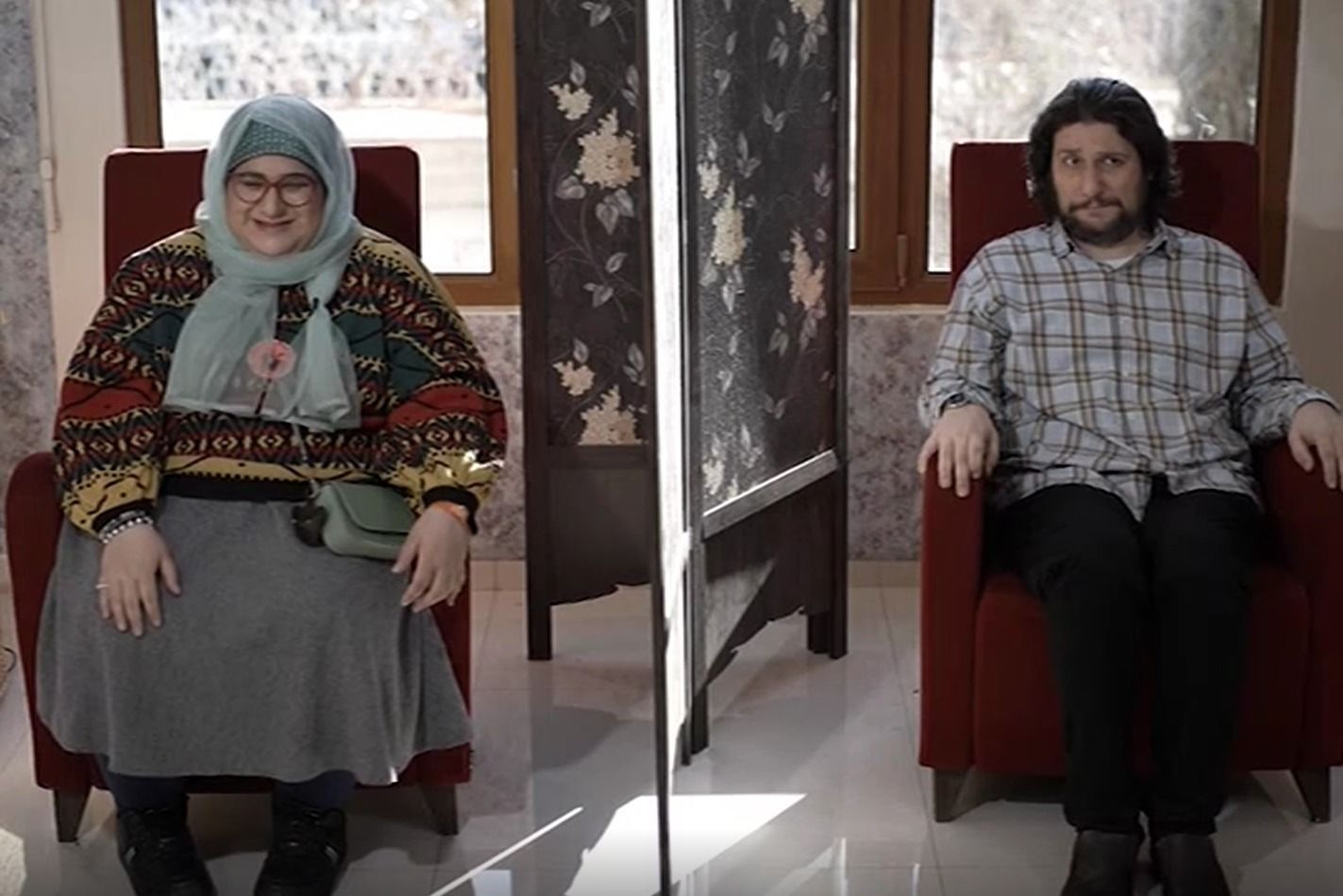 «بلایند دیت» در تلویزیون پخش شد! + عکس
