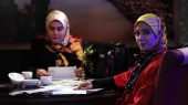 عکس| سفر به تاریخ؛ «تینا وصال» در کنار «جواد جوادی و مسعود تابش» در پشت‌صحنه «بچه مهندس» 