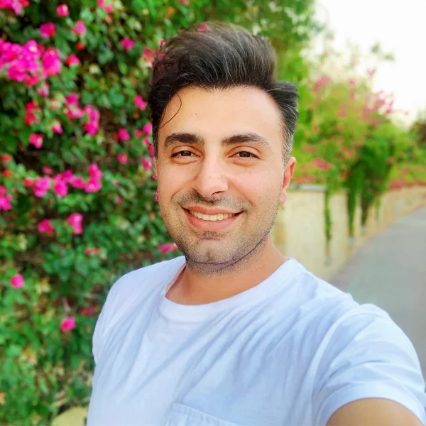 عکس علیرضا طلیسچی با رزومه هنری