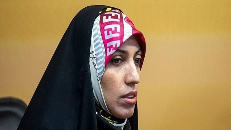 عکس/ آمنه سادات ذبیح‌پور در کنار دختران بی حجاب حامی حزب الله لبنان