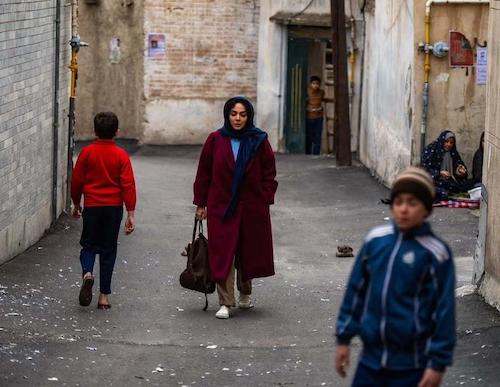 لباسها در بامداد خمار