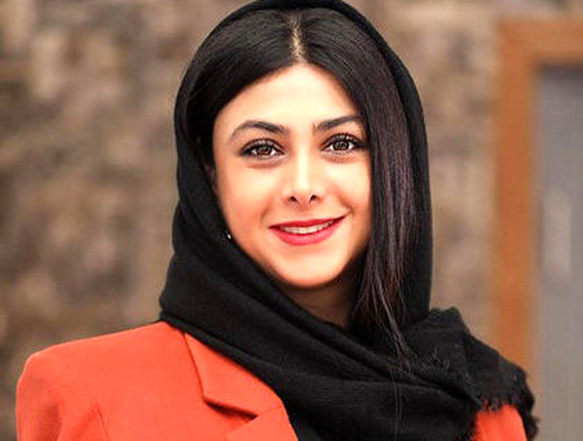 تصاویر| استایل جدید و خاص آزاده صمدی در کنار نجم الدین شریعتی ؛ تیپ بازیگران در اکران «بچه مردم»