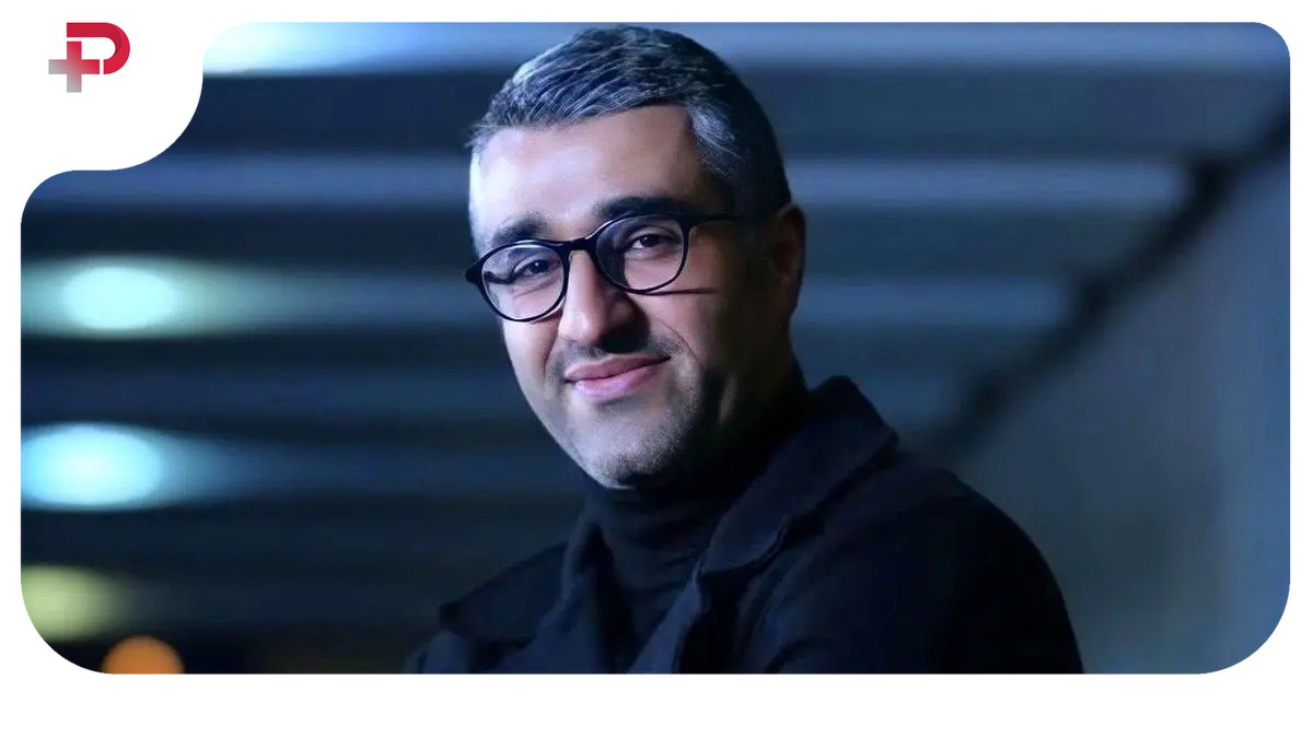 عکسی از پژمان جمشیدی پس از آزادی در کنار وکیلش