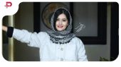 عکس | سلفی ماشینی پردیس احمدیه؛ استایل جسورانه قرمز و مشکی خانم بازیگر وایرال شد