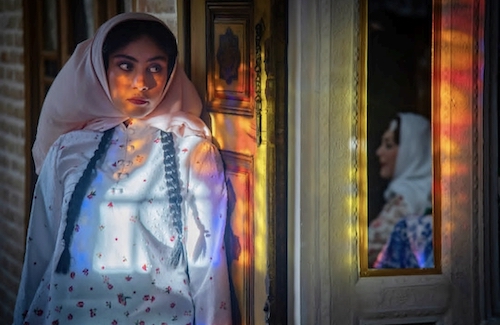 لباسها در بامداد خمار