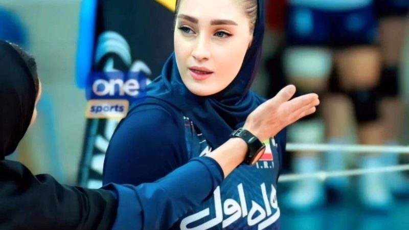 عکس| کیک تولد آیتک سلامت کاپیتان چشم رنگی و خوش قد و بالای تیم ملی ؛ این دختر واقعا زیباست