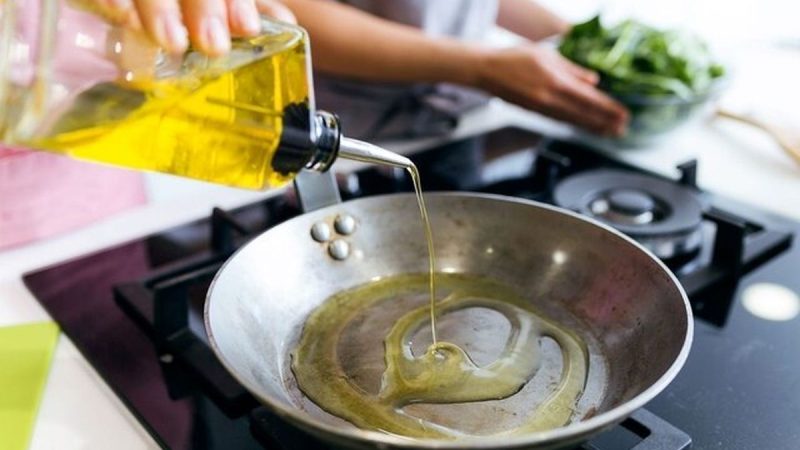 بهترین روغن طبیعی برای مصرف روزانه را بشناسید/ با این روغن بیماری قلبی نمی گیرید